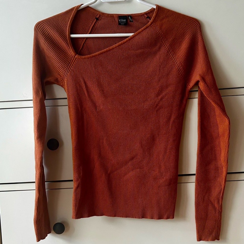 Rust Ribbed Top (Icône)